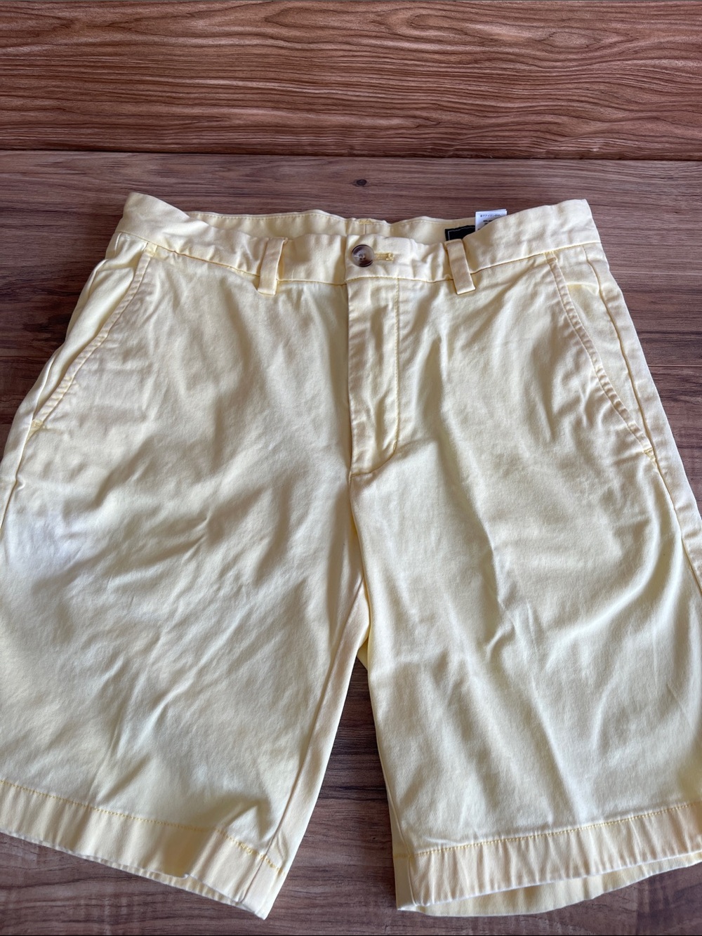 Vineyard Vines Shorts Mens 30 Button Lightweight Chino Golf Preppy Yellow